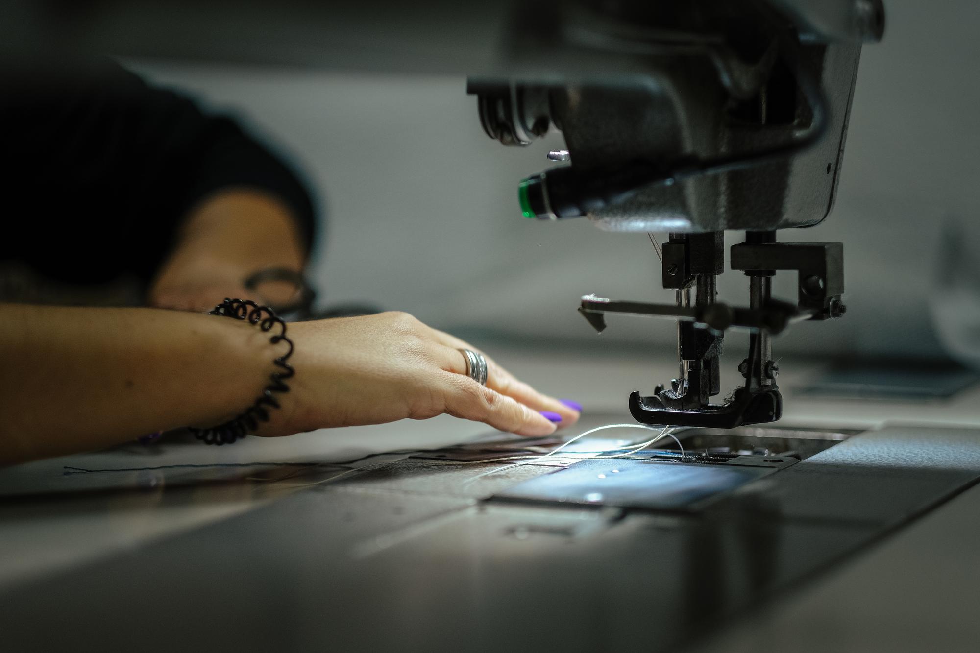 Lezione su macchina da ricamo digitale